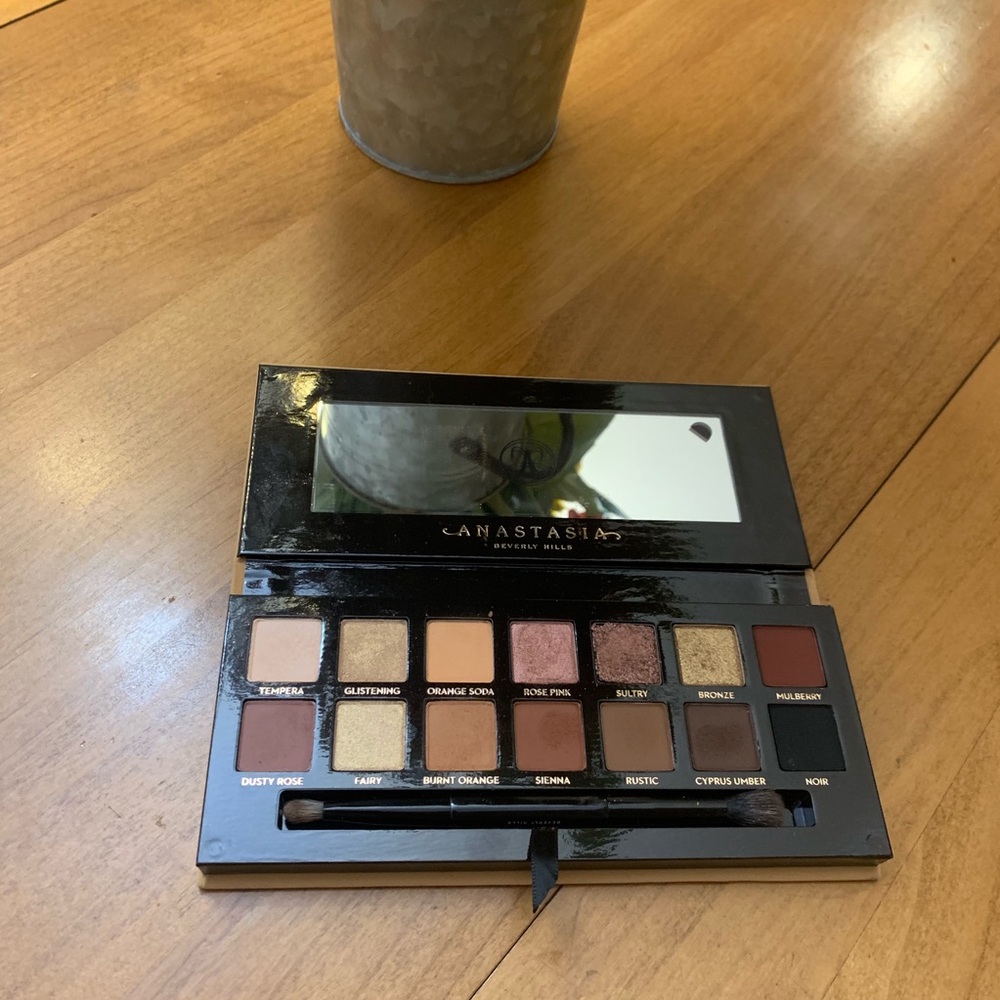 Anastasia Beverly Hills Soft Glam Palette